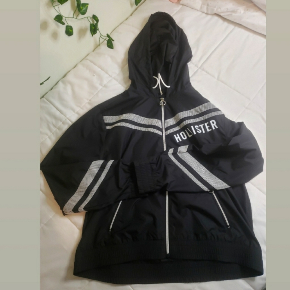 Brand New Hollister Black And White Zip Up Windbreaker Jacket